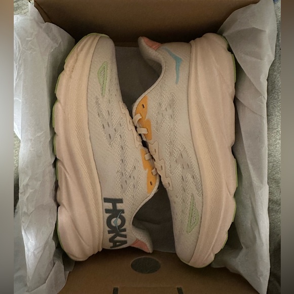 NIB HOKA Clifton 9, Size 7B Running Shoes - Picture 4 of 10